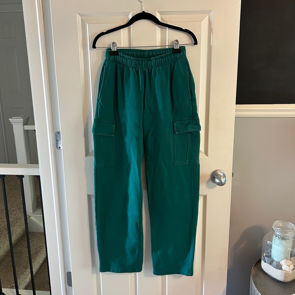 Aritzia Tna Cozy Fleece Mega Cargo Sweatpant CAN BE BOUGHT AS A SET !!